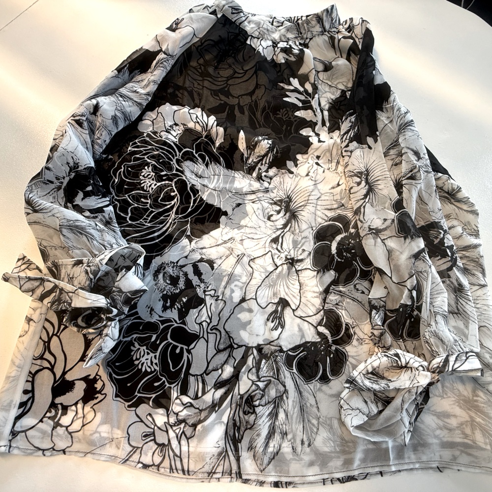 White House Black Market Monochrome Floral Top